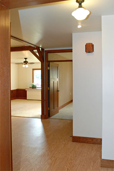 1920s Entryway